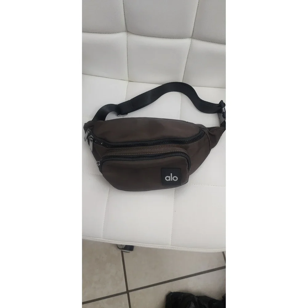 Alo Yoga Explorer Fanny Pack Espresso Brown Belt Bag Crossbody Adjustable Strap